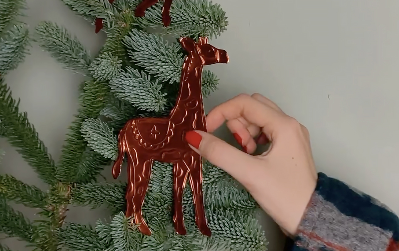 Новогоднее украшение из фольги, которое поразит всех: вот, как его сделать